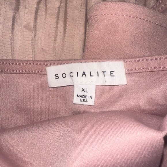 SOCIALITE ‎ laser cut scallop bodycon - Picture 5 of 7